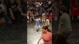 La ni&ntilde;a quer&iacute;a bailar...   #parquekennedy #miraflores #lima #peru #limaperu #baile #diversion