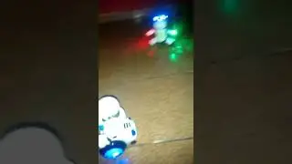Brinquedo Rob&ocirc; Dan&ccedil;a Gira 360 Graus Robot Som & Luz