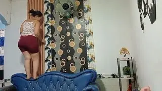 Отделка стен обоями с рисунком под дерево ‼️