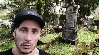 Cemit&eacute;rio assombrado dos anos de 1800.
