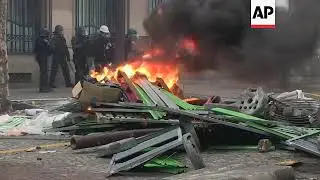 Paris protesters clash with riot police