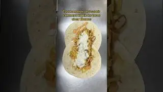 Qui a d&eacute;j&agrave; r&eacute;ussi &agrave; plier un tacos comme &ccedil;a ? 😌 #chamastacos #tutopliagetacos #recette
