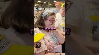 Её дети и общение помогли этой милой маме получить свою карту погони! #pokmon#pokemoncards #vendo...