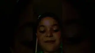 Eu sunt o stea sus pe bolta cereasca, Astept sa-ti ridici ochii sa ma privesti, De aici din inalt in