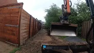Cunet Graven Met De 6 Tons Hitachi + SMP Draaikantelstuk