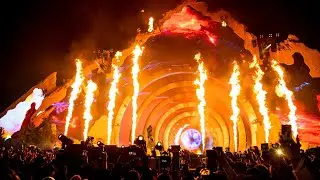 TRAVIS SCOTT ASTROWORLD CONCERT SATANIC RITUAL | RAPS AS PEOPLE SCREAM FOR HELP