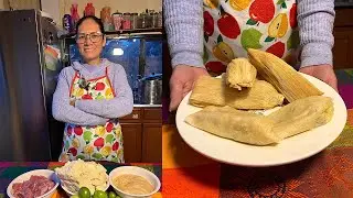Tamales verdes tradicionales de carne de cerdo y pollo para las festividades