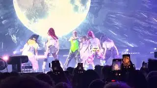 XG @ Forest National (Brussels) - 2024.11.27 - 20 - Howling (Encore)