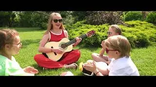 Ekatharina Br&uuml;ckmann - O fata cu chitara