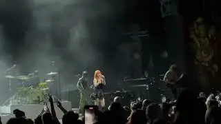 Paramore - I Caught Myself (2022-11-13, Beacon Theatre, New York, NY) [4K HDR]