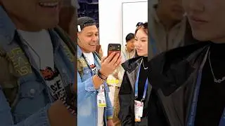 😱 HABLO CHINO en el CES sin saber ingl&eacute;s | Traducci&oacute;n en TIEMPO REAL