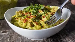 Avocado Pesto Pasta Salad | SUPER FAST & SIMPLE VEGAN LUNCH RECIPE
