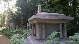 Exploring  Highgate cemetery. (A slideshow)