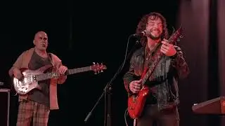 Cristian de Moret (guitarra el&eacute;ctrica y voz) & Pablo Prada (bajo) - Sole&aacute;