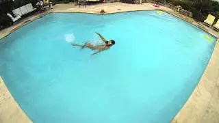 Cours de Natation   Gabriella nage le Dos Crawl&eacute;