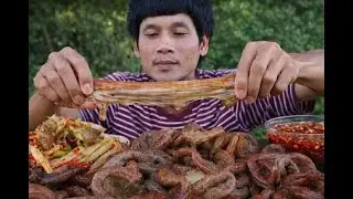 Roasted Pork Intestines with Papaya Salad