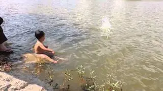 JP JOGANDO PEDRA NA REPRESA (VINHEDO)