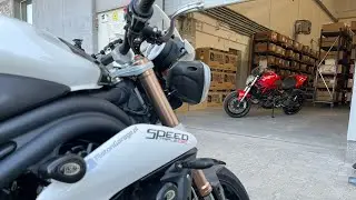 Triumph Speed Triple 1050 - backstage w RRmoto