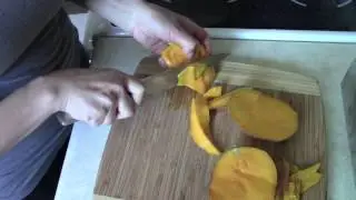 How to make baby food: Cutting a mango