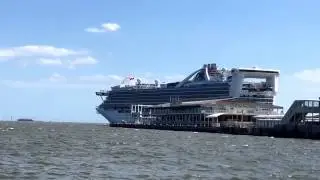 Princess Cruises Golden Princess leaves Station Pier, Port Melbourne. December 30th 2016 - 4:00pm