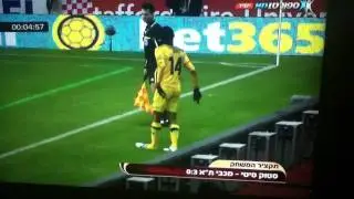 יואב זיו בועט נעל אל הקוון - Yoav Ziv throw his shoe