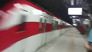 รถไฟฟ้าสายสีแดงวิ่งผ่านสถานี《SRT Dark Red Line 》Train No.13 Passing Bang Khen Station.