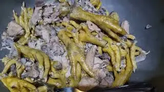 murgi k punjy || cats love hens feet || cats like to eat hens feet || teddykittensfamily #shorts