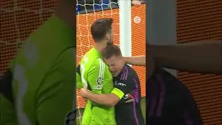 M😦NSTER SAVE❗️ Sven Ulreich with this one in 90&lsquo;+5 against Copenhagen 🔥