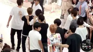 Beast's train game? @ Time Square Fansigning  (11.06.05)