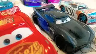 cars 3 Quaker stat 400 kentucky presen ted by walmart motor speedway piston cup dinoco light 350