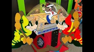 Playing ARCADE HOCKEY in 1980s #hockey #arcade #goofy #christmas #winter