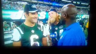 Nick Mangold loves to photobomb Mark Sanchez