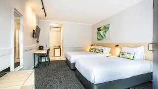 Nightcap at Matthew Flinders Hotel, Melbourne, Australia | Sita Hotel Gallery