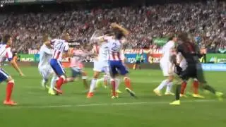 Cristiano Ronaldo Punches Diego Godin in the Face  Athletico Madrid 1 0 Real Madrid    from YouTube