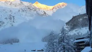 Huge avalanche in Saas Fee on 10-01-2018