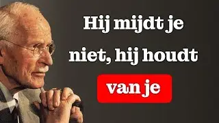 Als een man dit doet… hij ontwijkt je niet, hij is verliefd! | Carl Jung