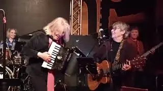 * 11/7/2025 * Drinkwine With Friends @ The Blues Saloon *  
