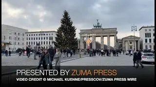 Berlin Crowds, Travel and Street Life ahead of Christmas Holiday