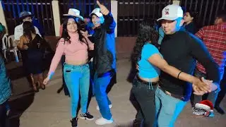 QUIEBRELA COMPADRE TREMENDO BAILAZO EN SANSARE BAILANDO QUEBRADITA