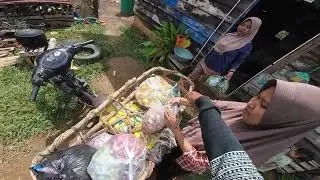 MENGANTAR BELANJAAAN DARI PASAR RABU SIMPANG NIAM TENGAH ILIR TEBO JAMBI SUMATERA