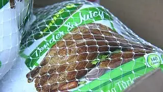 Trap Kitchen PDX hands out free turkeys for people in need