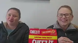 #cheezeit #hothoney #snackysnacks #pickle #snackfoodies #tastetest 