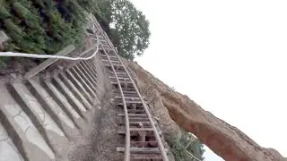 Hong Kong Disneyland roller coaster - FULL RIDE - GOPRO 4K - Big Grizzly Mountain Runaway Mine Cars
