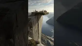 Banquet on the Brink: Cliffside Feast 🍽️🌄 #sereneescape