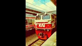 Kereta Api melintas di Stasiun Jatinegara Pagi menjelang Siang, train, rel, gaadee, tren & former
