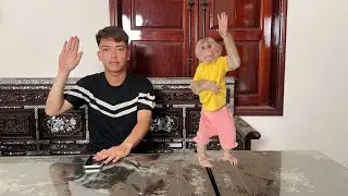 So sweet😍! Confidences of dad and monkey Luk to fans