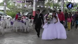 NOVIOS SALIENDO DE MISA EN EL ESTADO DE SAN LUIS POTOSI