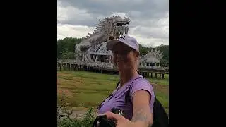 Nella bocca del dragone parco acquatico abbandonato Huė Vietnam