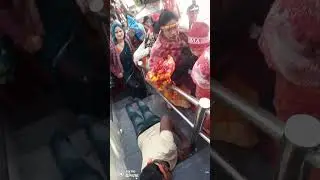 Ghar se ghumne jaate hai tab