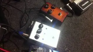 Lovepedal Eternity Burst VS Clone - Med Gain Settings